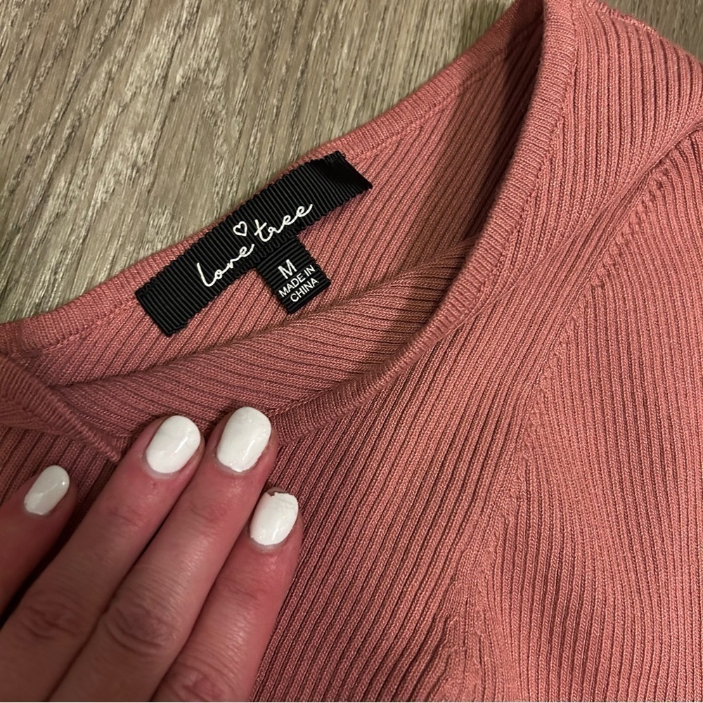 Love Tree Mauve Long Sleeve Ribbed Fitted V-neck Crop Top - Picture 2 of 4